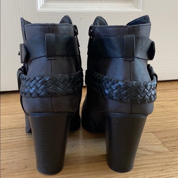 XOXO dark gray block heeled booties. Size 8 - Picture 2 of 4
